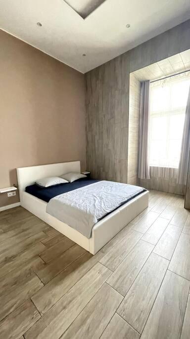 Renovated And Spacious Two-Bedroom Condo In Budapest Exterior photo